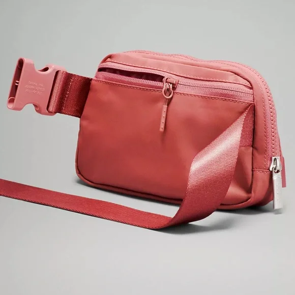 *ONLY 2 LEFT* Luluemon Everywhere Belt Bag RARE - Picture 5 of 7